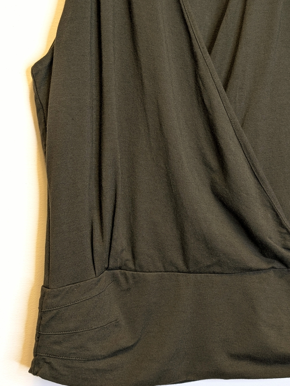 Kenneth Cole Reaction Olive draped Front Sleeveless Top Jersey Surplice Blouse - Picture 3 of 12